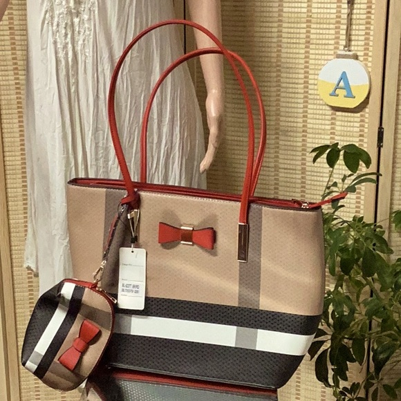 Women’s over the shoulder medium two set hand bag. - Picture 2 of 5